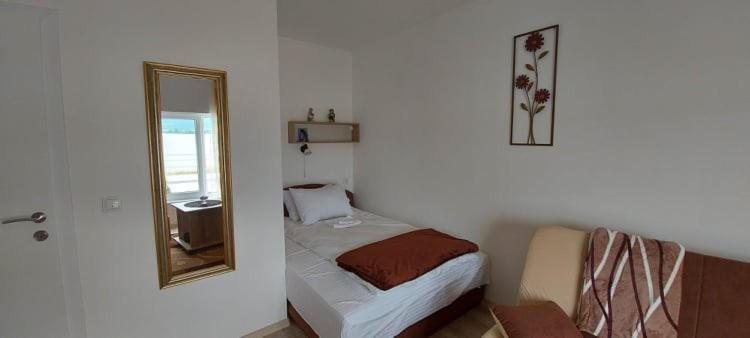Fenix Apartment & Rooms Vinci Buitenkant foto